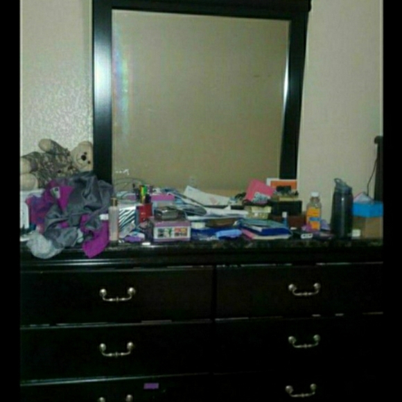 DRESSER - Picture 5 of 5